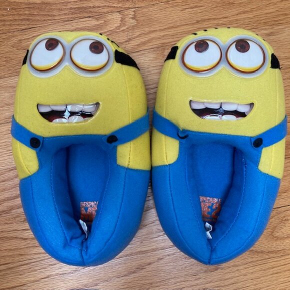 Minion Slippers Big Kid size XL 4/5 - Picture 2 of 5